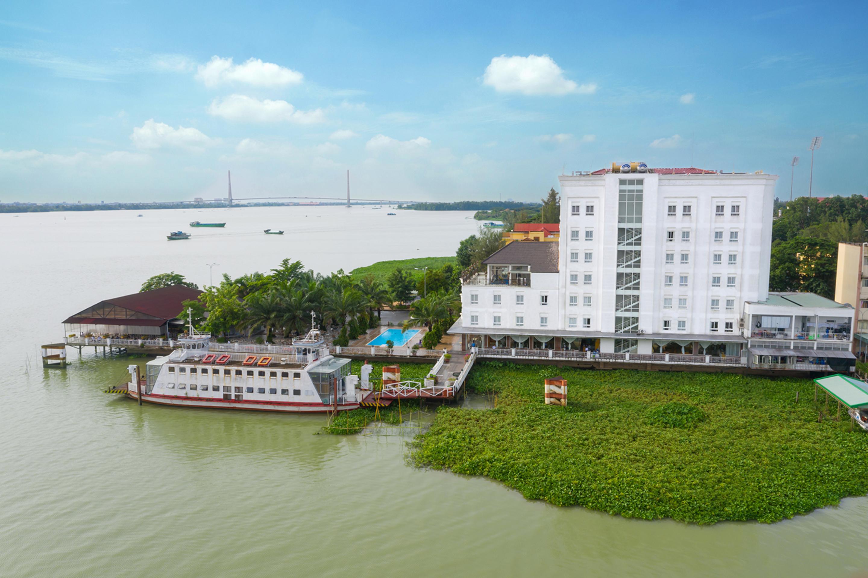 Khách sạn Nesta 4*