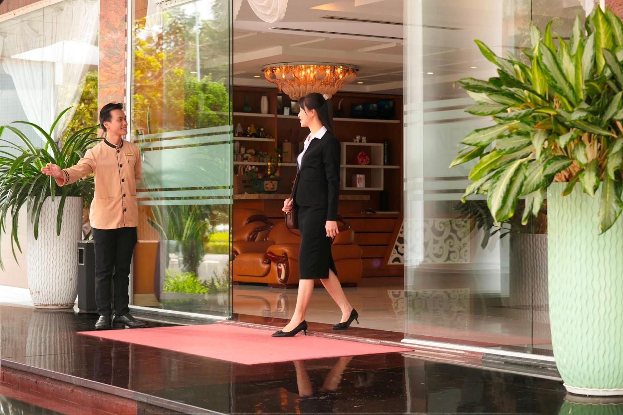 Khách sạn Nesta 4*