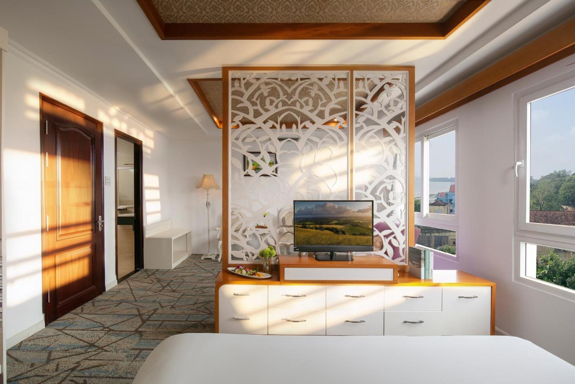 Nesta Khách sạn 4*